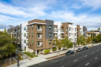 El Camino in Santa Clara, CA - Foto de edificio - Building Photo