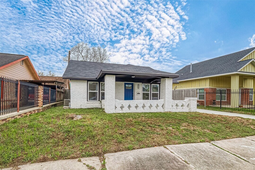 4726 Pease St in Houston, TX - Building Photo