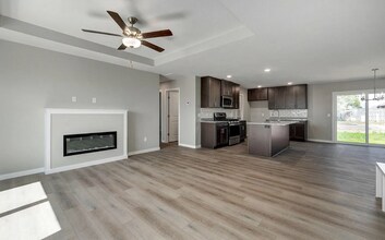 1670 E Charlton St in Republic, MO - Building Photo - Building Photo