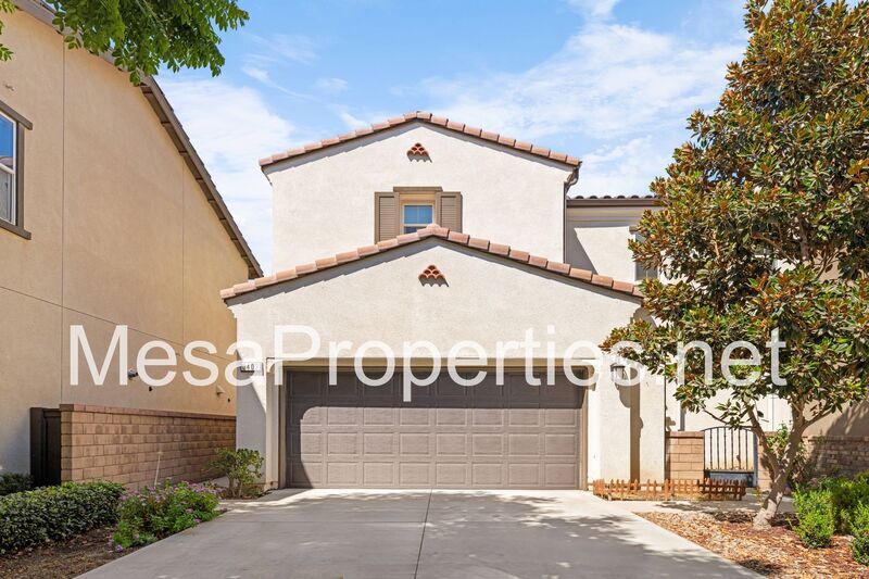 3403 Pine Ridge Loop in Ontario, CA - Building Photo