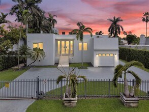 1090 NE 84th St in Miami, FL - Building Photo - Building Photo