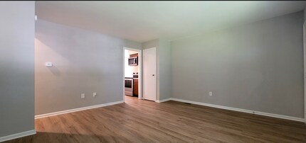 3006-3008 Creekview Cir in Dayton, OH - Building Photo - Building Photo