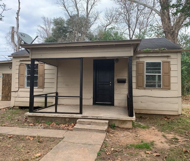 1902 Traffic St in Bossier City, LA - Building Photo - Building Photo