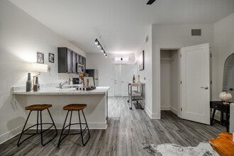 Hi Tone Lofts in Wichita, KS - Foto de edificio - Building Photo