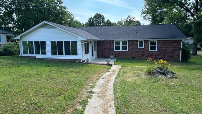 220 Wilkins Ave in Etowah, TN - Building Photo - Building Photo