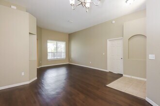 19103 Dove Creek Dr in Tampa, FL - Building Photo - Building Photo