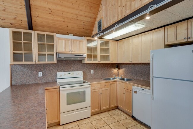 1326 S Farragut Dr in Coupeville, WA - Building Photo - Building Photo