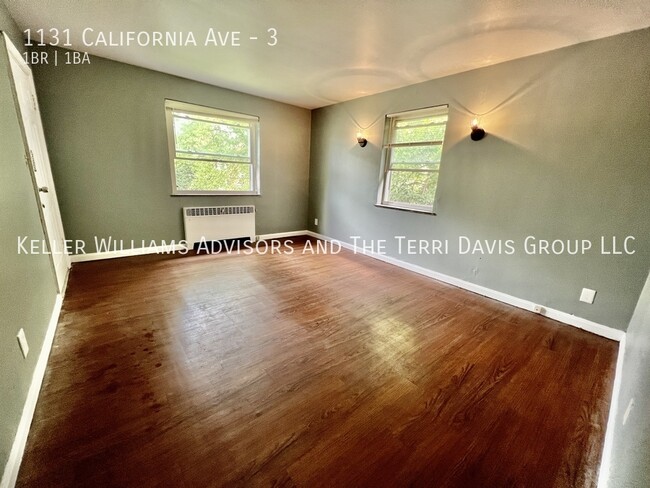 1131 California Ave, Unit 3 in Cincinnati, OH - Foto de edificio - Building Photo