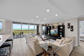 6585 Nicholas Blvd in Naples, FL - Building Photo - Building Photo