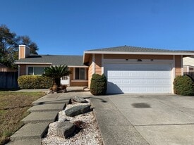 626 Kinglet St in Suisun City, CA - Building Photo