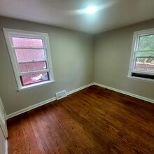 5713 South Blvd in Maple Heights, OH - Building Photo - Building Photo