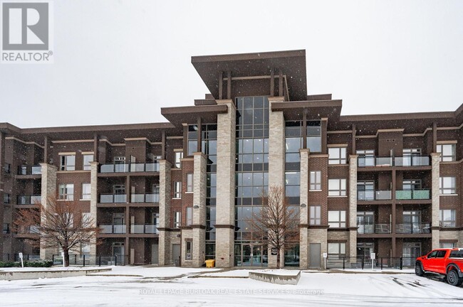 5010-5010 Corporate Dr in Burlington, ON - Building Photo - Building Photo