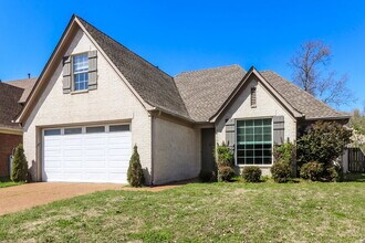 1355 Carlton Ridge Dr in Cordova, TN - Building Photo - Building Photo