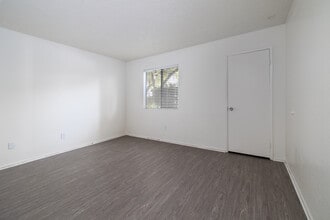 Lakeridge Apartments in Murrieta, CA - Building Photo - Building Photo