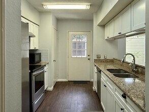 1922 Augusta Dr in Houston, TX - Building Photo - Building Photo