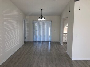 3098 Beacon Dr in Port Charlotte, FL - Foto de edificio - Building Photo