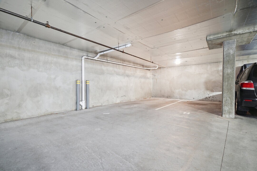1415 6th Ave N, Unit 403 in Seattle, WA - Building Photo