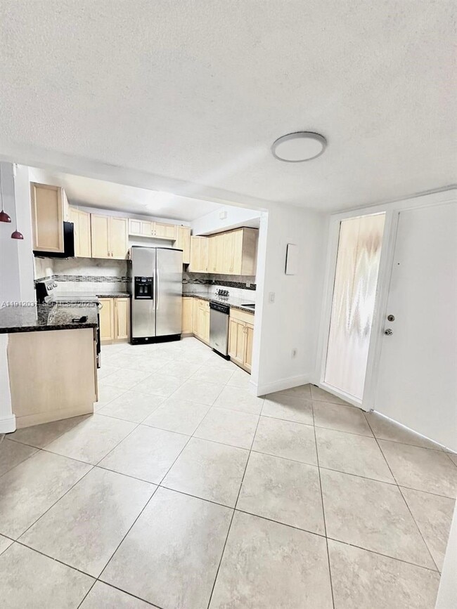 8632 NW 34th Pl in Sunrise, FL - Building Photo - Building Photo