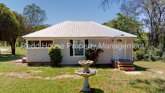 103 Watkins St in New Brockton, AL - Building Photo