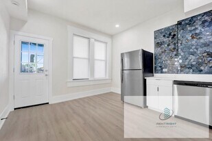 944 N Damen Ave in Chicago, IL - Building Photo