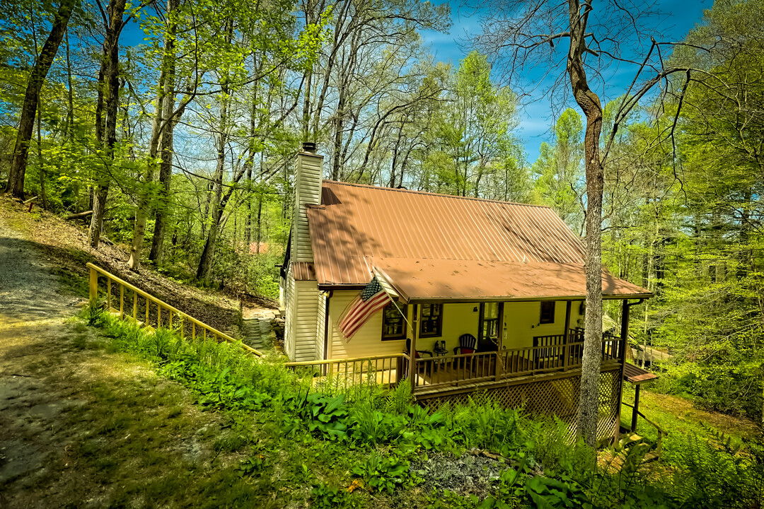 492 Sims Way in Rabun Gap, GA - Building Photo