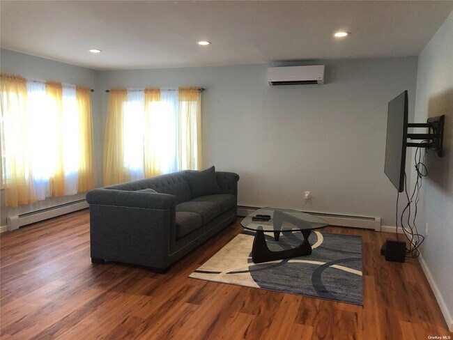 65 Alabama St in Long Beach, NY - Building Photo - Building Photo