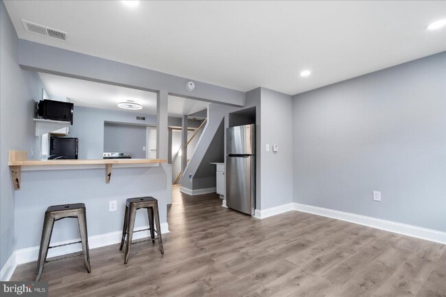 1703 E Lombard St, Unit 2 FL in Baltimore, MD - Building Photo - Building Photo