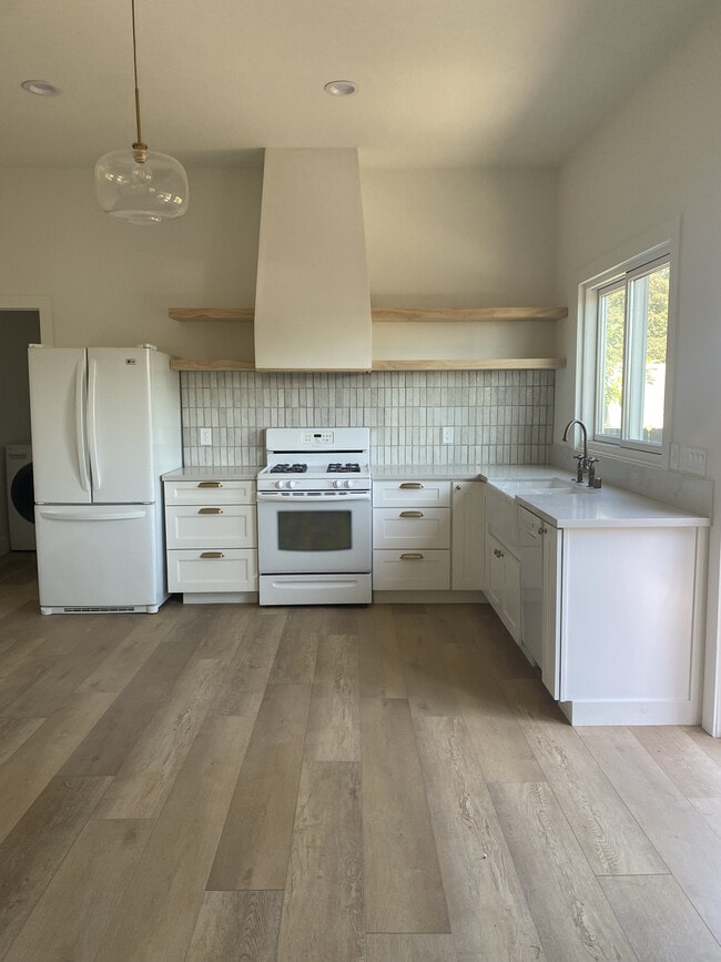 1392 Calle Crisantemo in Thousand Oaks, CA - Building Photo - Building Photo