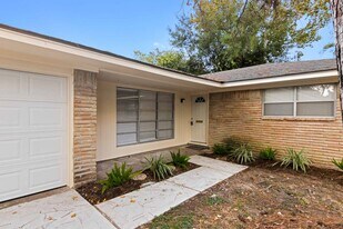 5638 Spellman Rd in Houston, TX - Building Photo