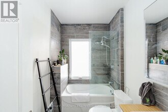 230 Christie St in Toronto, ON - Building Photo - Building Photo