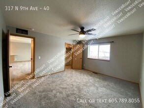 317 9th Ave in Brandon, SD - Building Photo - Building Photo