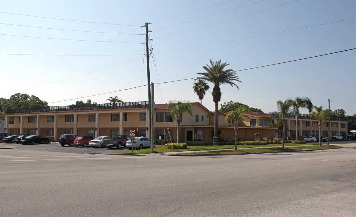 Palms of Belleair in Belleair Bluffs, FL - Building Photo