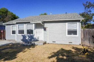 3928 Elm St in Sacramento, CA - Building Photo - Building Photo