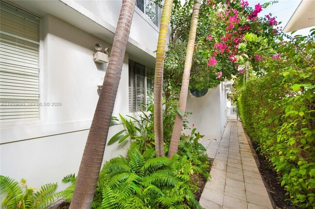 1025 Michigan Ave in Miami Beach, FL - Building Photo - Building Photo