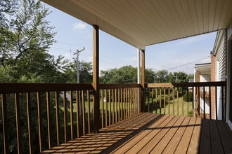 Covington Place in Peoria, IL - Building Photo - Building Photo