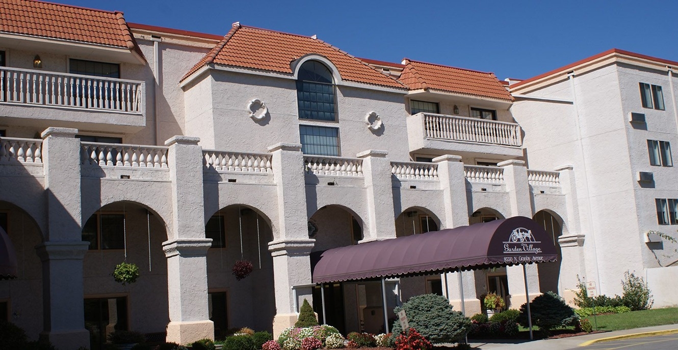 Garden Village Retirement Residence in Kansas City, MO - Foto de edificio