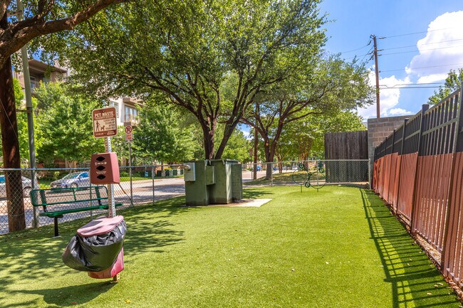 Inwood On The Park in Dallas, TX - Building Photo - Building Photo