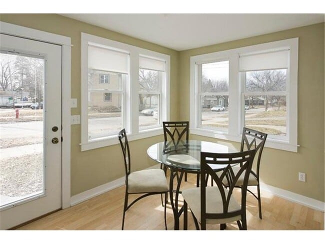 2327 Cole Ave SE in Minneapolis, MN - Building Photo - Building Photo