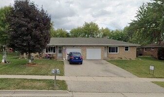 647 Dunn Ave in Oregon, WI - Building Photo