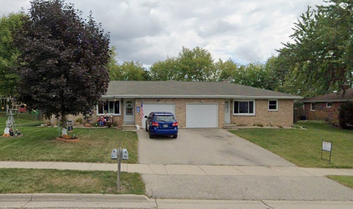 647 Dunn Ave in Oregon, WI - Building Photo