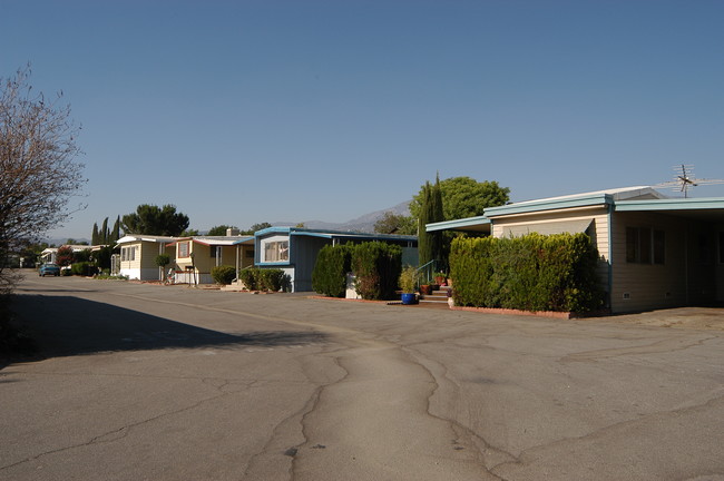 12821 4th St in Yucaipa, CA - Foto de edificio - Building Photo