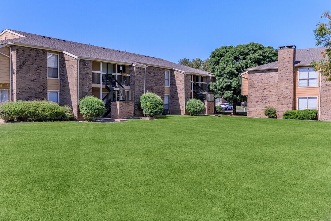 Somerset Park At Union Apartments in Tulsa, OK - Building Photo