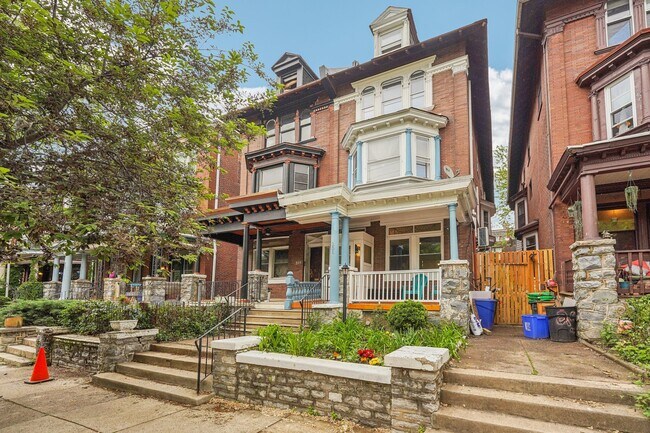 251 S 46th St in Philadelphia, PA - Foto de edificio - Building Photo