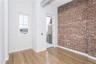 327 Adams St in Hoboken, NJ - Building Photo - Building Photo