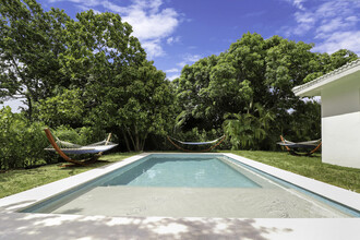 787 NE 87th St in Miami, FL - Foto de edificio - Building Photo