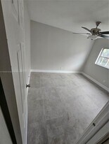 7300 NW 76th Dr in Tamarac, FL - Building Photo