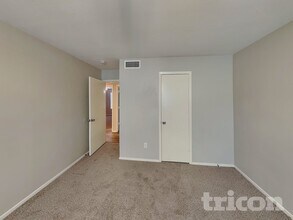 1555 Willowbrook St in Lancaster, TX - Building Photo - Building Photo