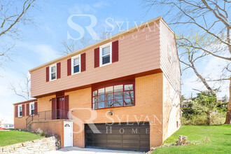 531 Sandrae Dr in Pittsburgh, PA - Building Photo - Building Photo