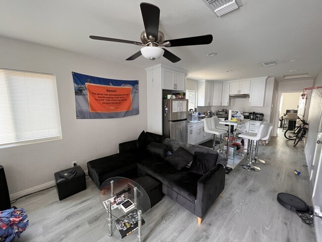 120 E Shady Grove Dr in Riverside, CA - Building Photo - Building Photo