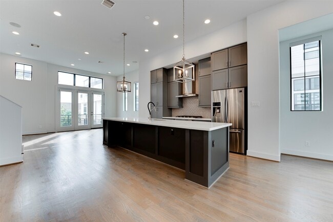 property at 2928 Lamar St
